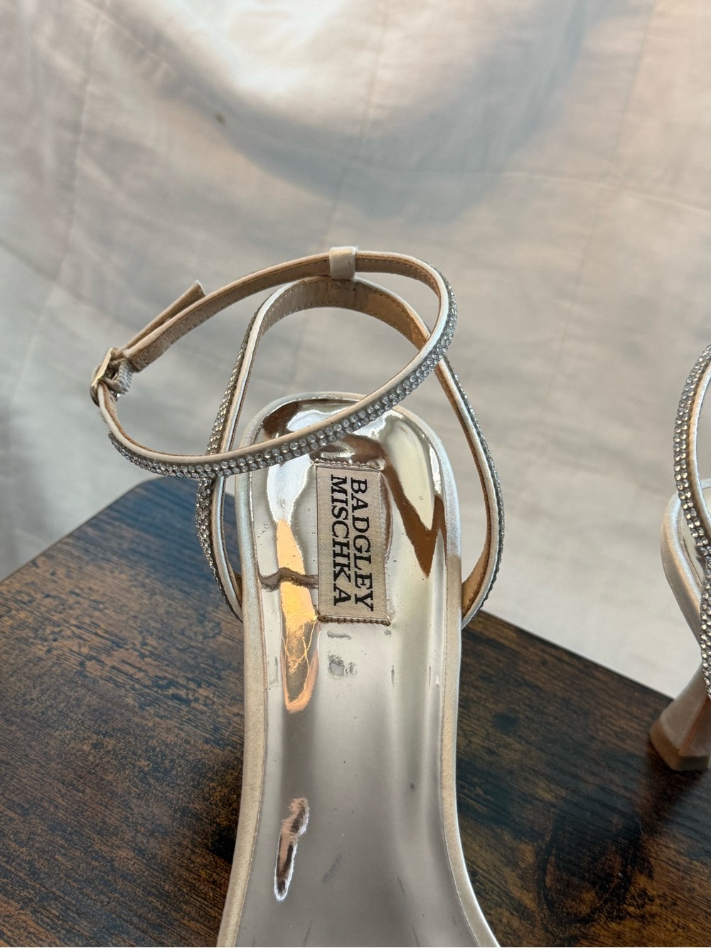 Badgley Mischka Remi Ivory Crystal Bow Kitten Heel Sandals Sz 10 - Picture 5 of 6
